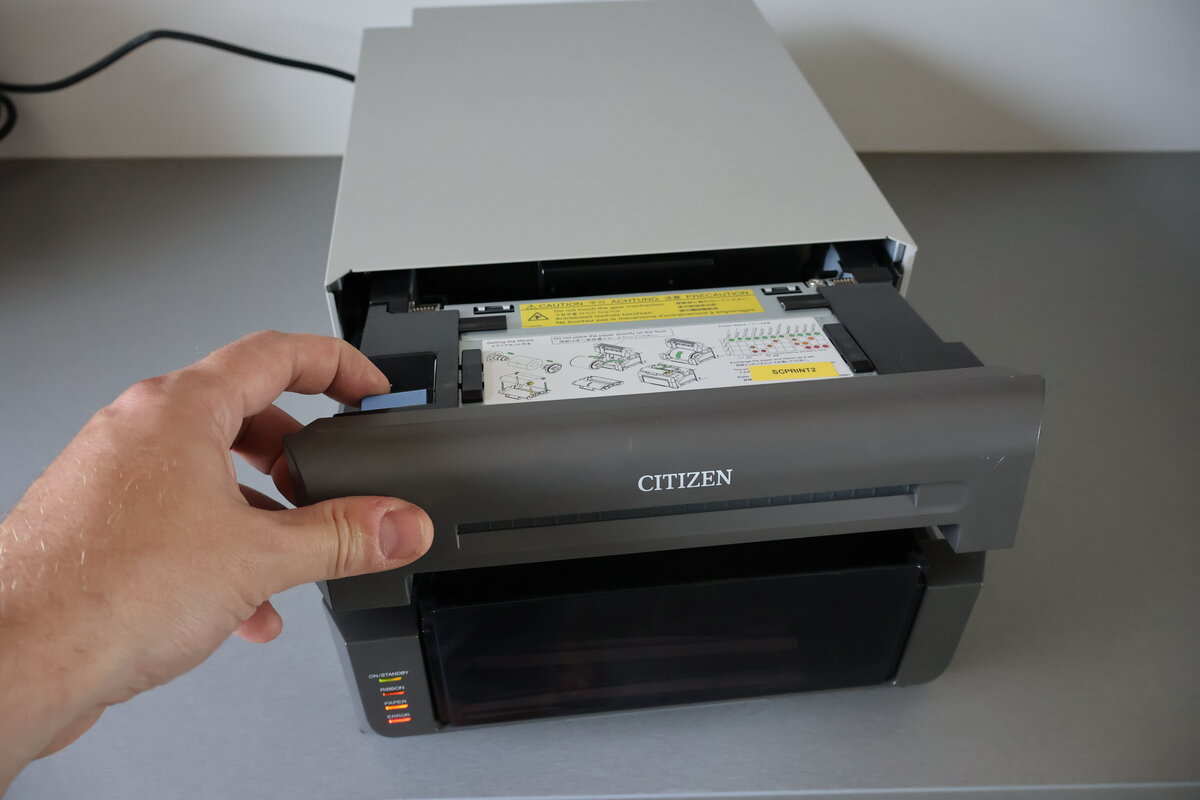 Citizen CX Drucker mit aufgeklappter Abdeckung und sichtbarem Innenleben