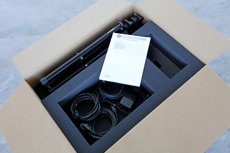 SmileCube Fotobox Transportkiste mit Stativ, Kabeln und Anleitung