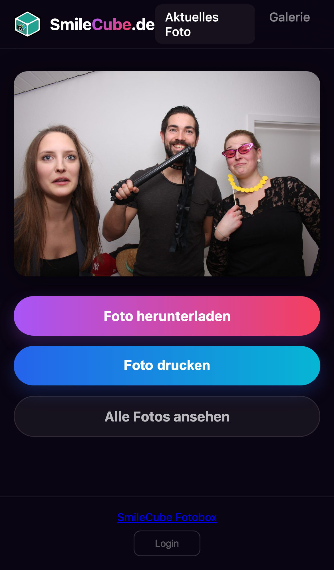 Die Startseite der Live-Galerie zeigt das aktuelle Foto mit Buttons zum Herunterladen, Drucken und zur Galerie