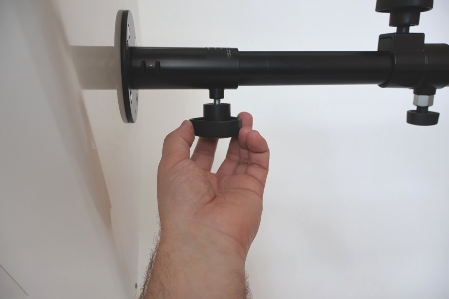 Klemmschraube wird angezogen